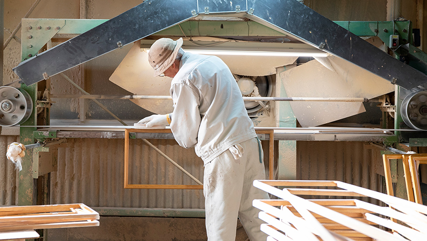 木製額縁製造｜株式会社 美工